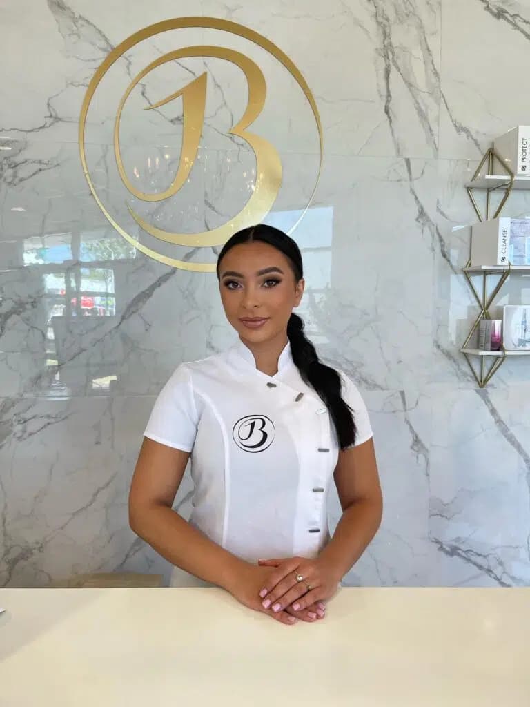 Portretfoto van Esmee Surati, PMU Artist bij Beauty Icon Almere