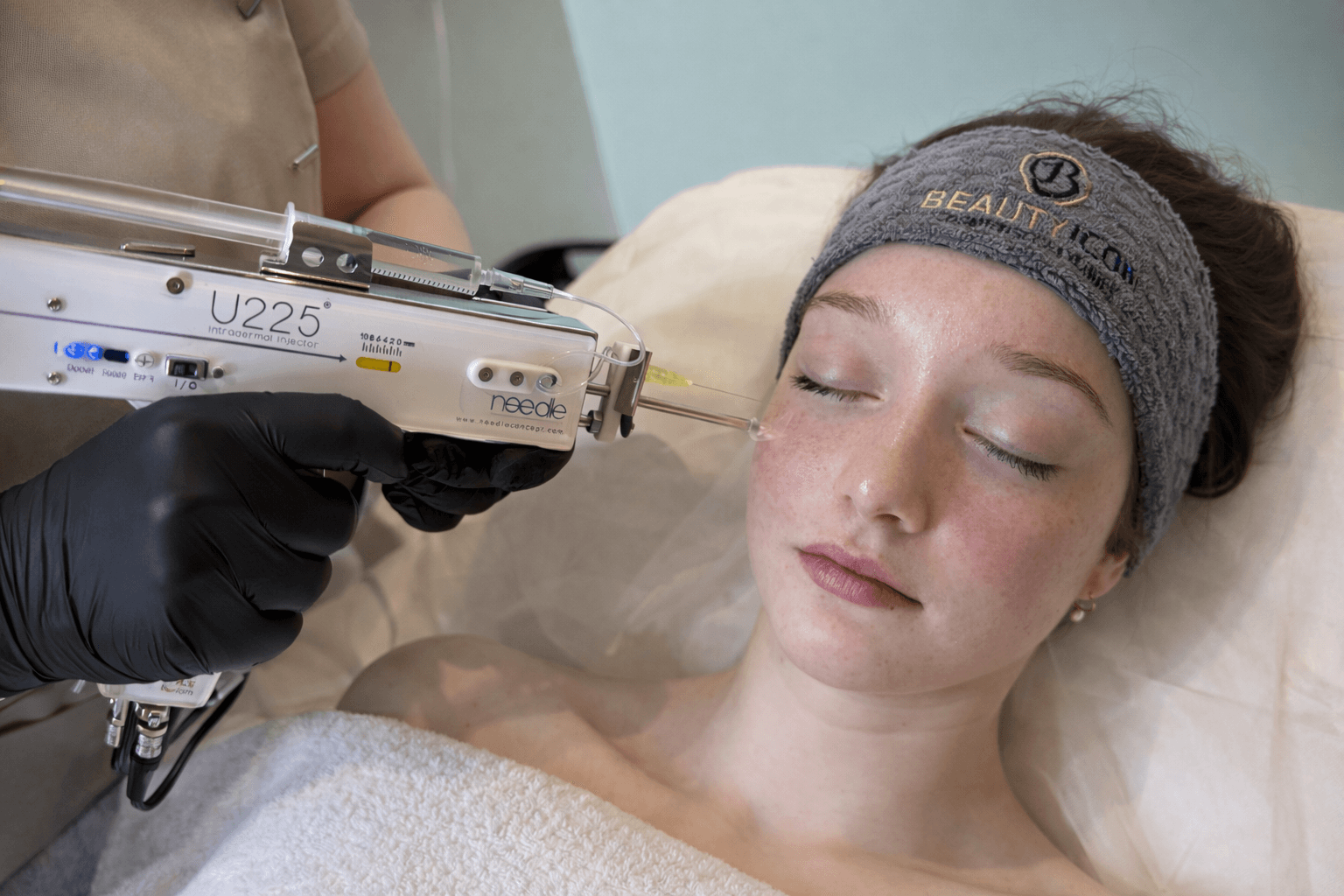 RRS Eyebooster voor donkere kringen en wallen onder de ogen behandeling bij Beauty Icon Almere